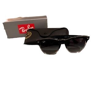 NWT Ray-Ban Classic Black Iris Sunglasses